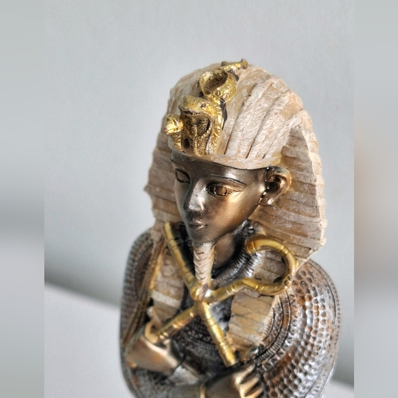 Figurine of Pharaoh Tutankhamun - Picture 3 of 11